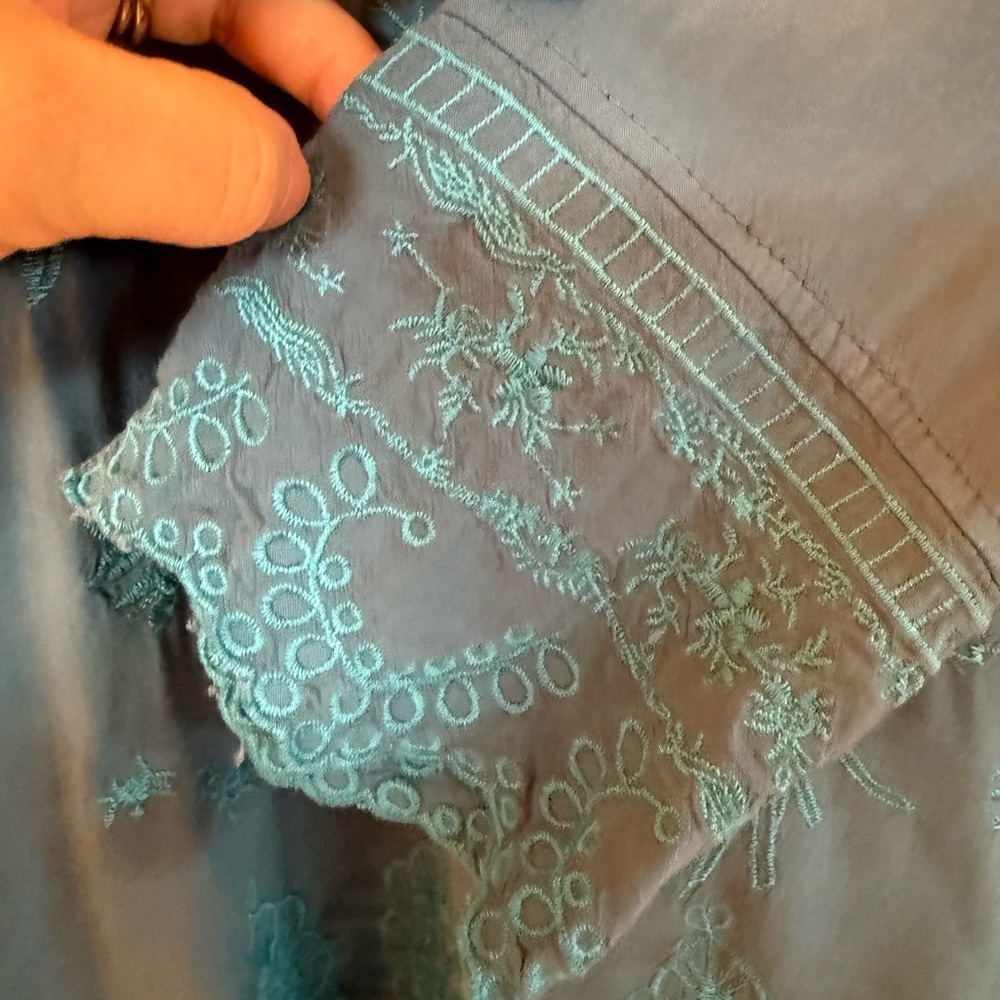 Elegant Blue Embroidered Women's Top - Picture 5 of 7